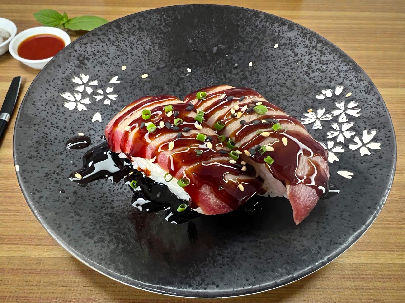 Nigiri de Atún Flambeado